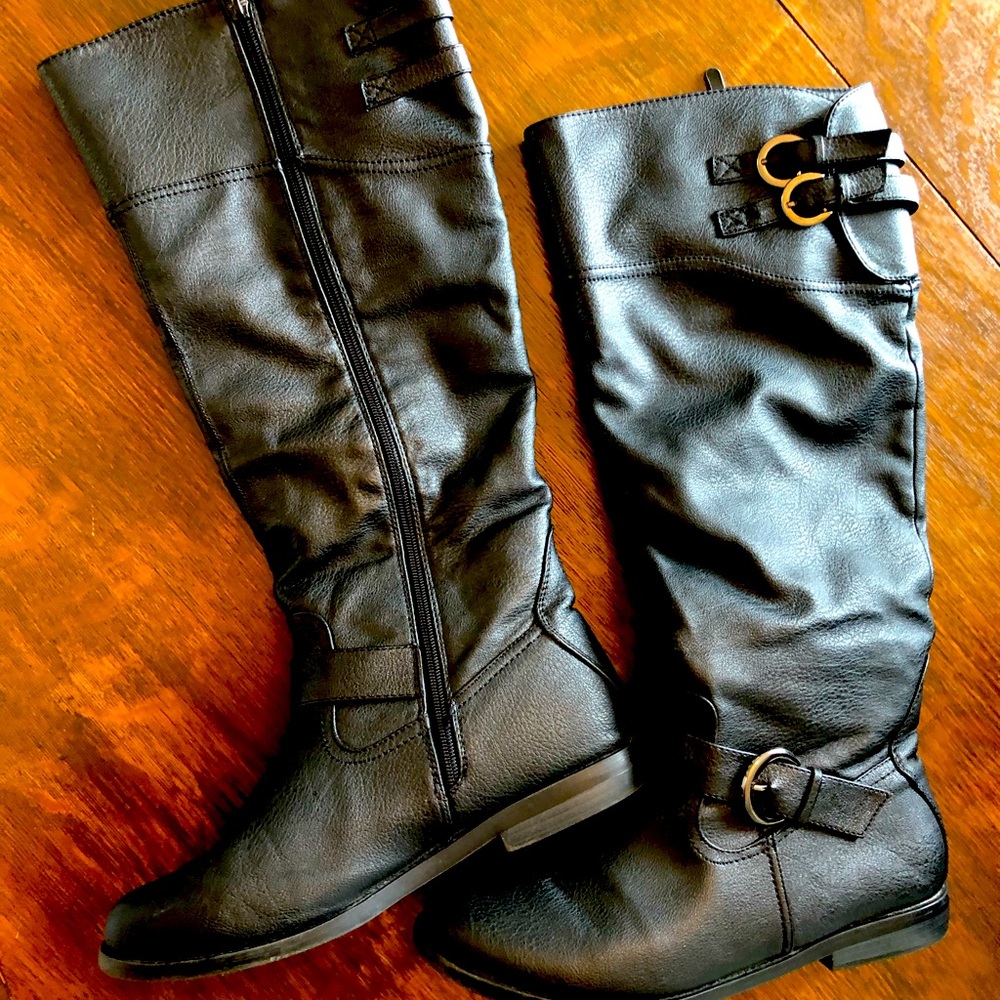 flat black boot